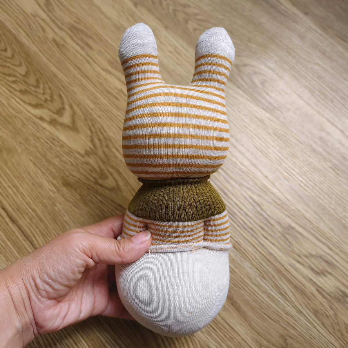 Coelho de Pelúche de Meia Listrado Feito à Mano