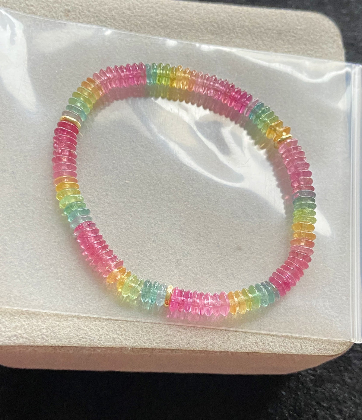 Turmalin-Armband mit Scheibenperlen in Regenbogenfarben
