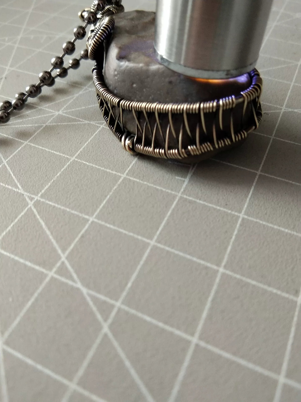 Colar com Pendente de Jade Alashan em Latão Envolto