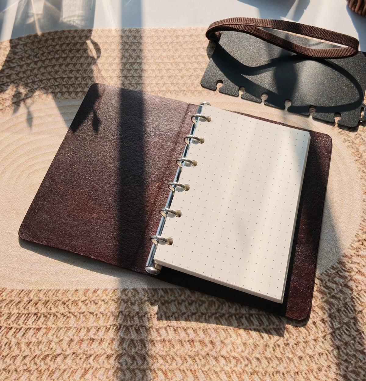 Funda para cuaderno de cuero Margot Fog hecha a mano