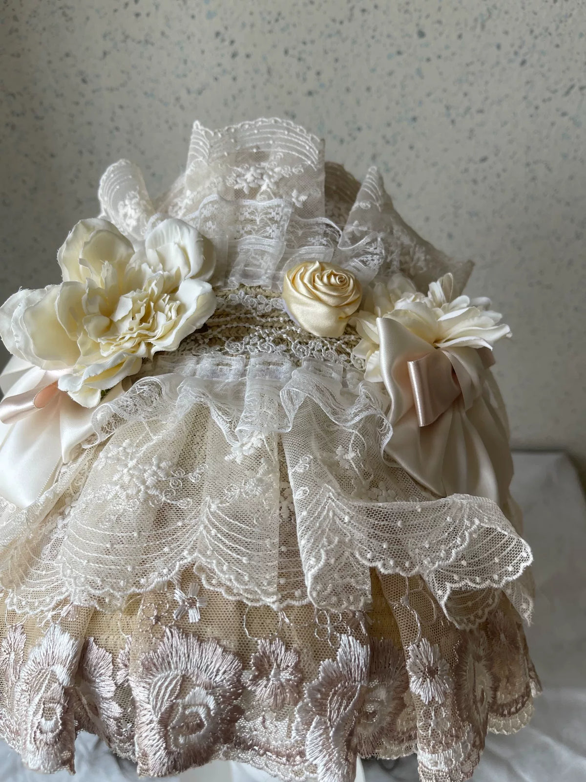 Cappellino Lolita in Bianco Latte e Champagne
