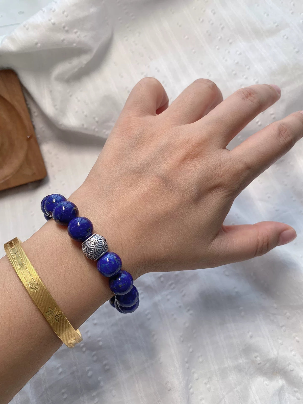 Bracciale a sfere in lapislazzuli con dettaglio in argento sterling