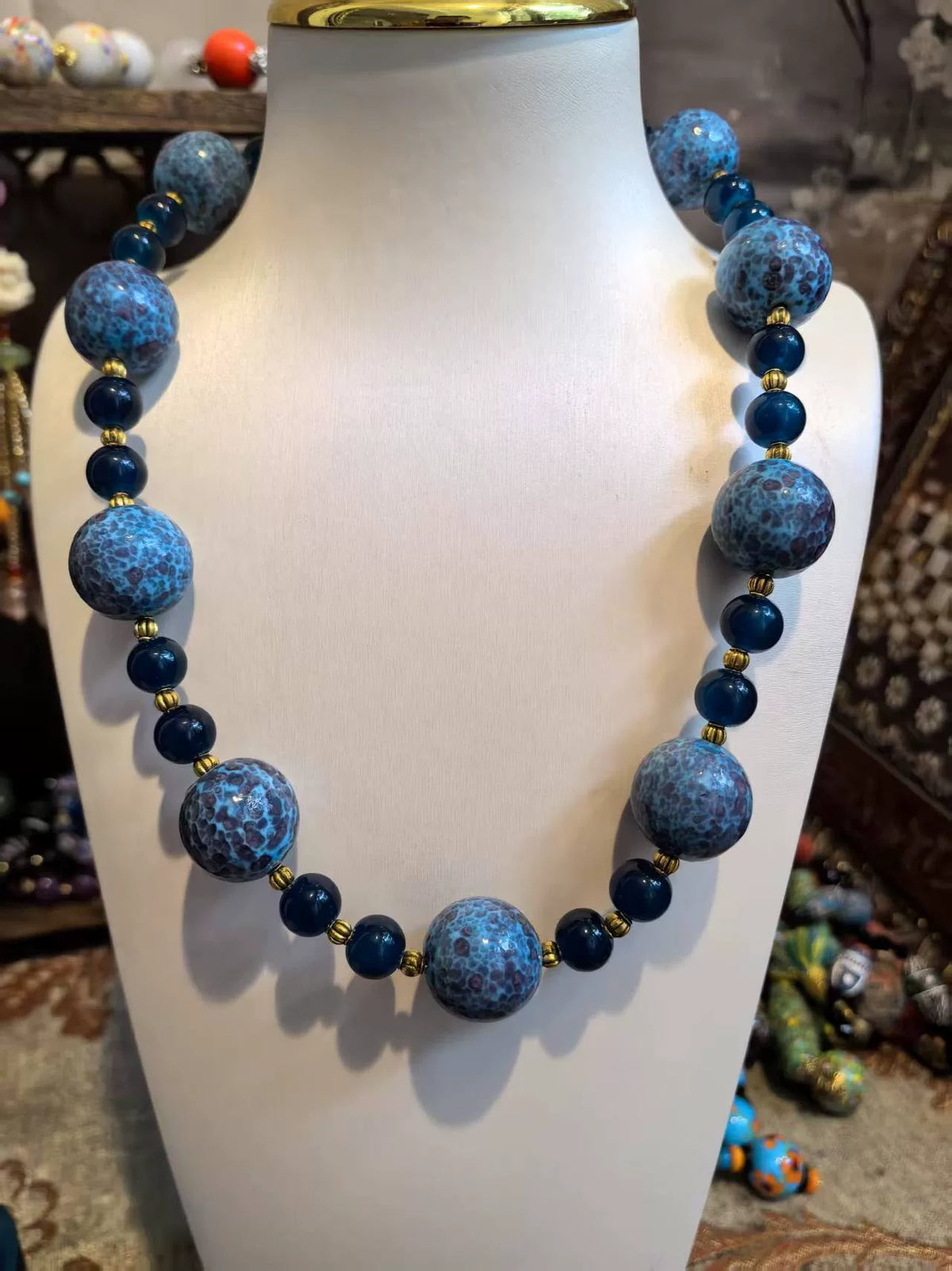 Collana con perle in vetro Blue Frog Skin