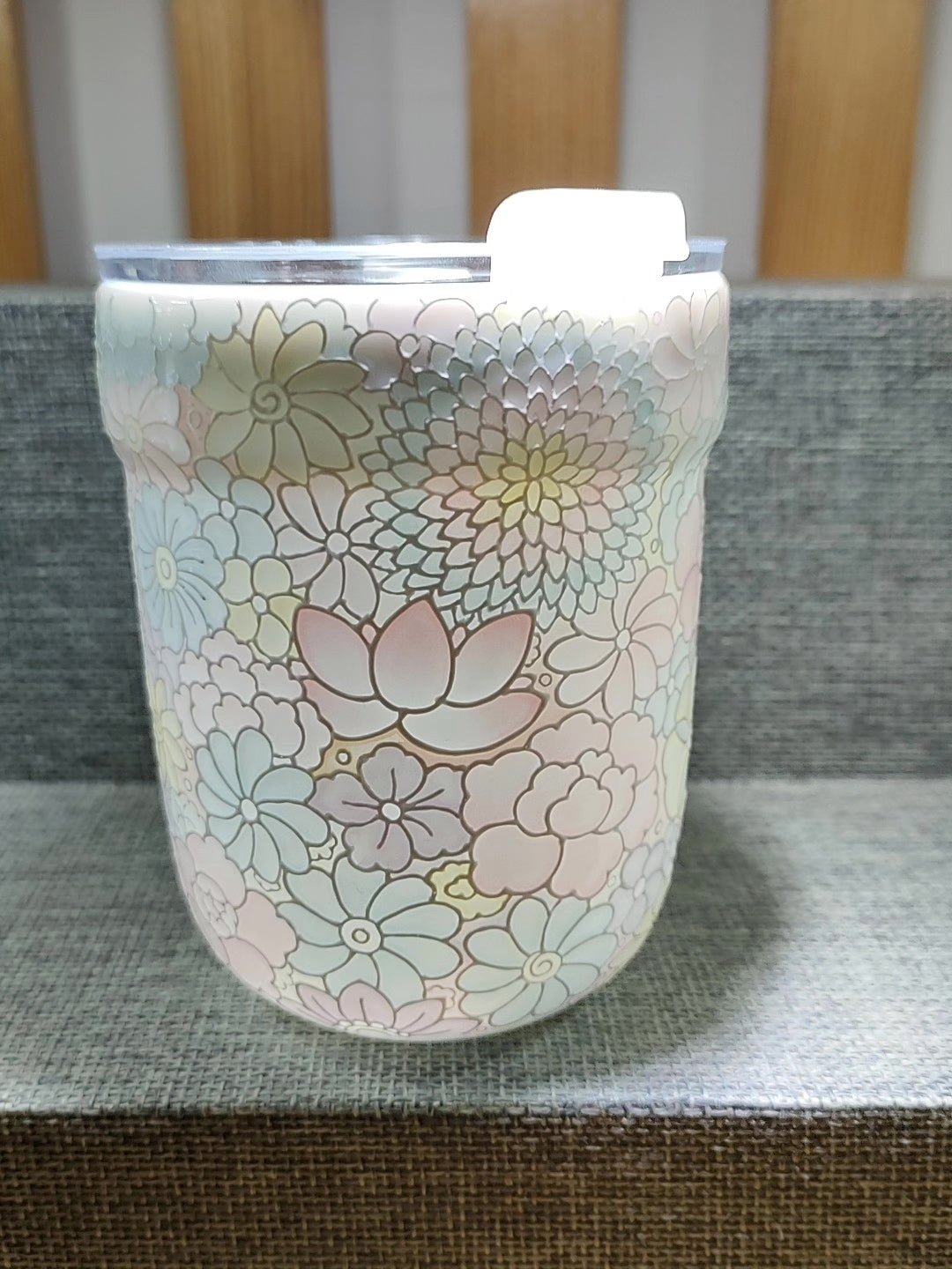 Jadeklei Reisbekker met Bloemenreliëf