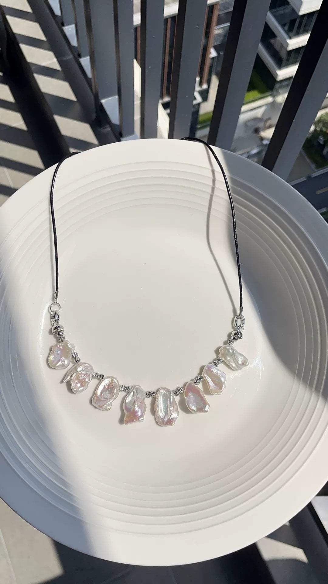 Omställbart halsband och armband med barockpärlor