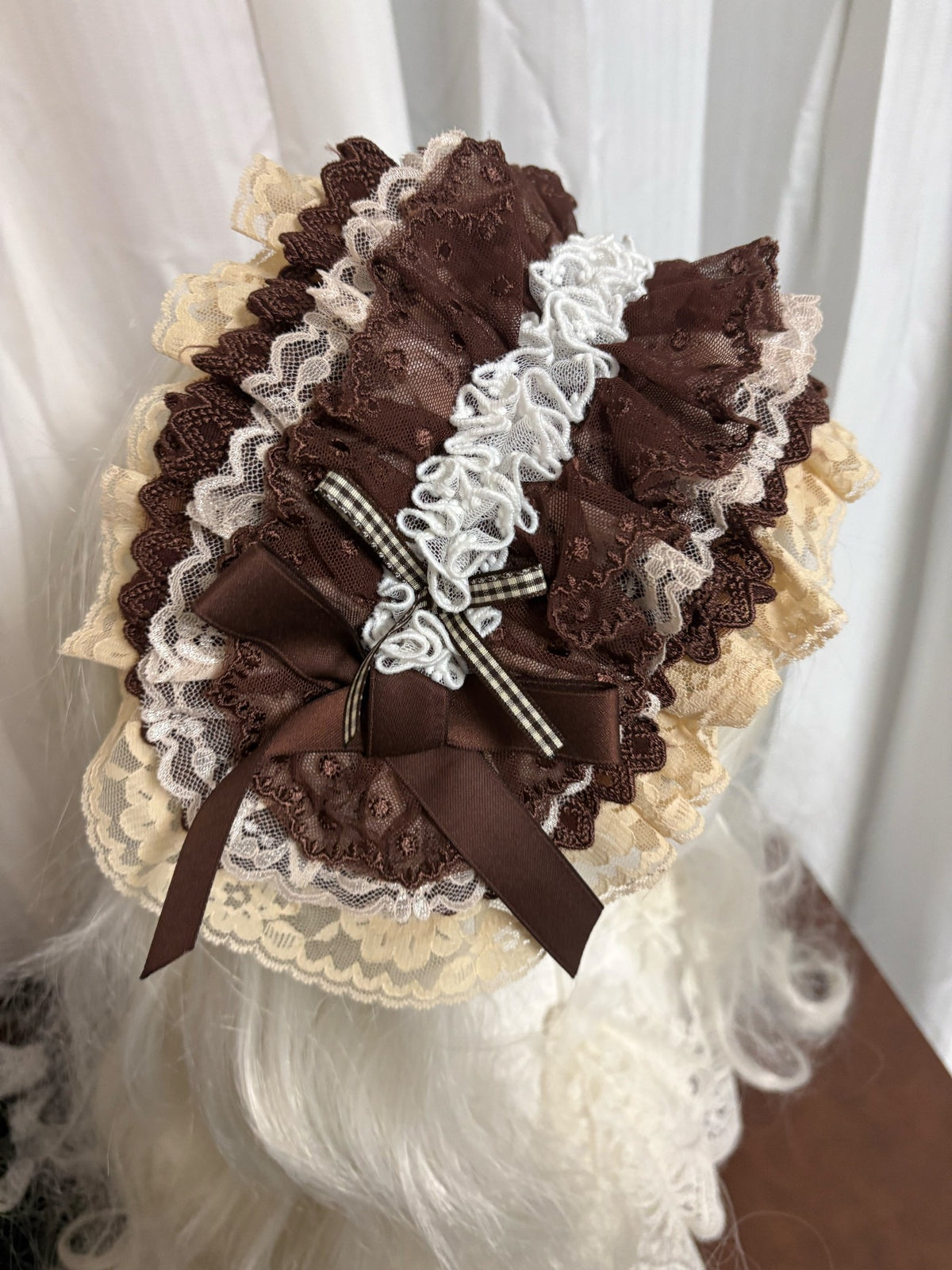 Capota Lolita Castanha com Renda Creme