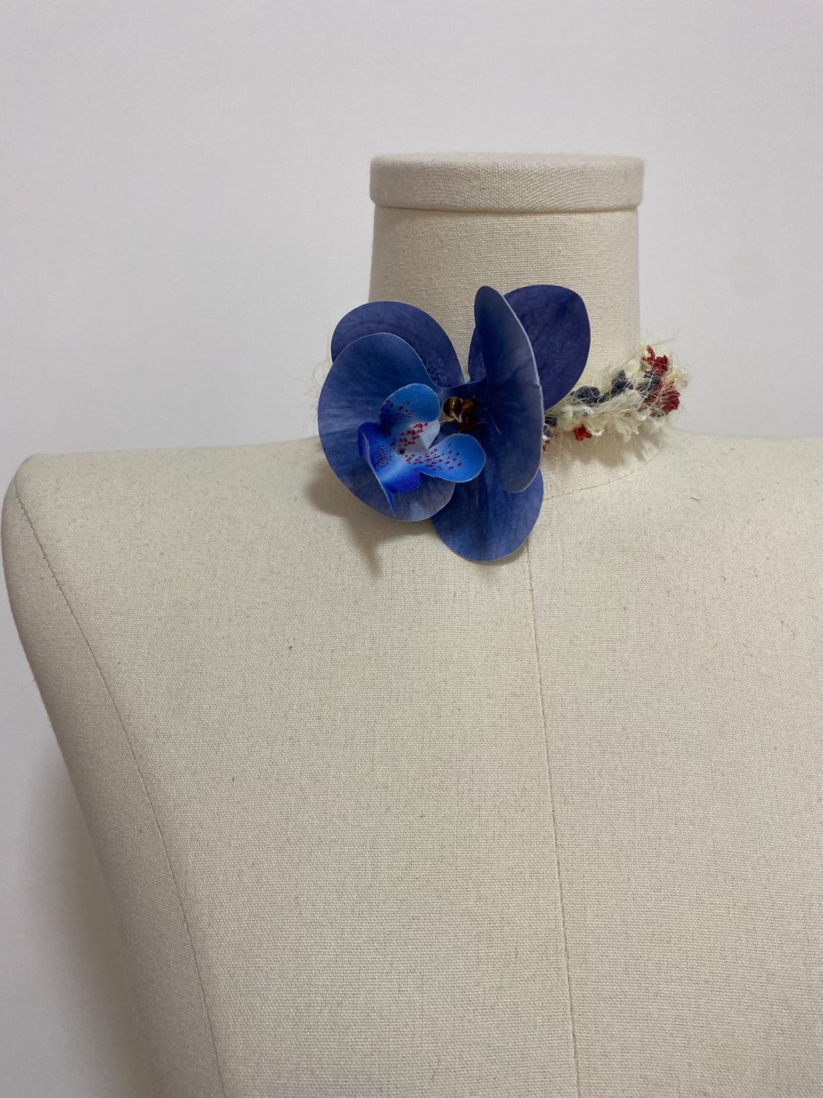 Blauwe Orchidee Handgakte Gehaakte Choker