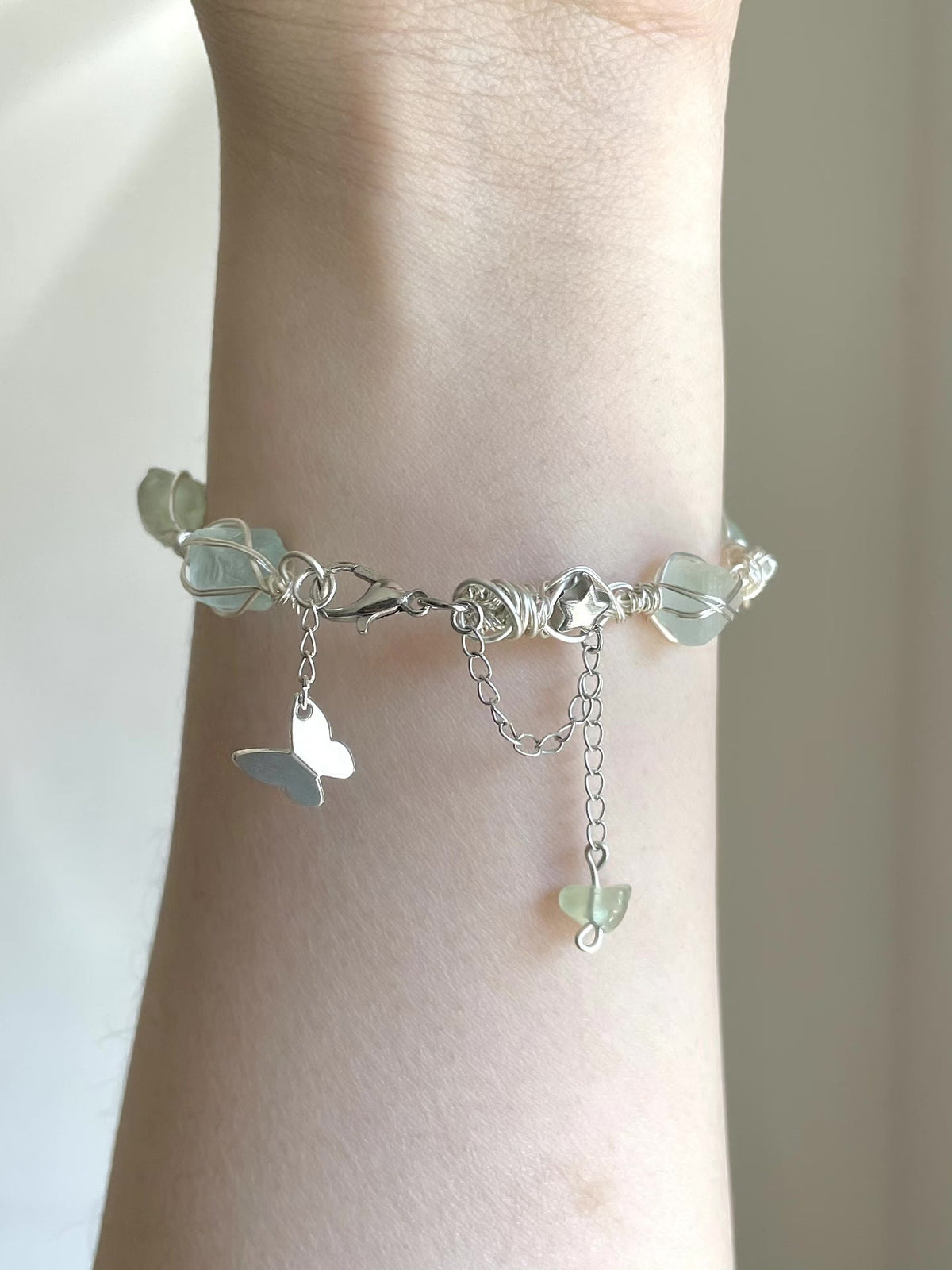 Bracelet fait main en fluorite verte et fil argenté