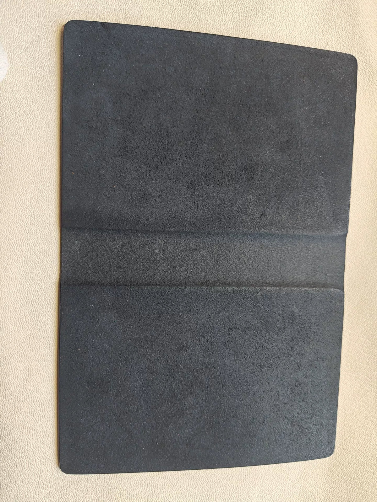 Copertina per taccuino A7 in pelle con cera nera e 13 anelli