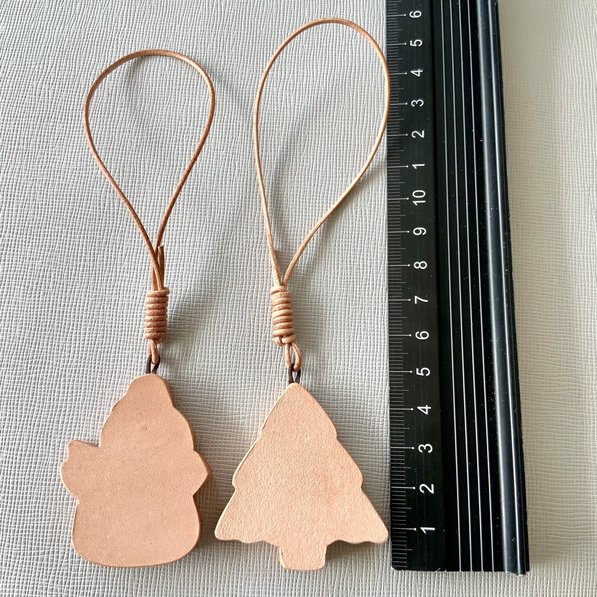 Conjunto de Charms de Couro Boneco de Neve e Árvore