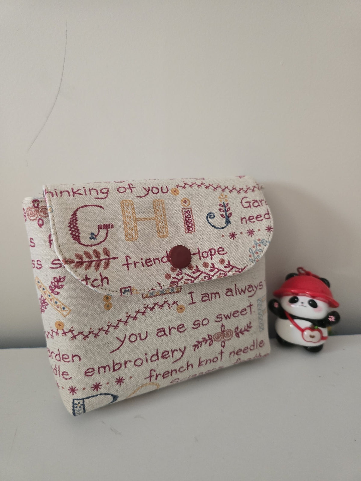 Handwritten English Print Small Pouch