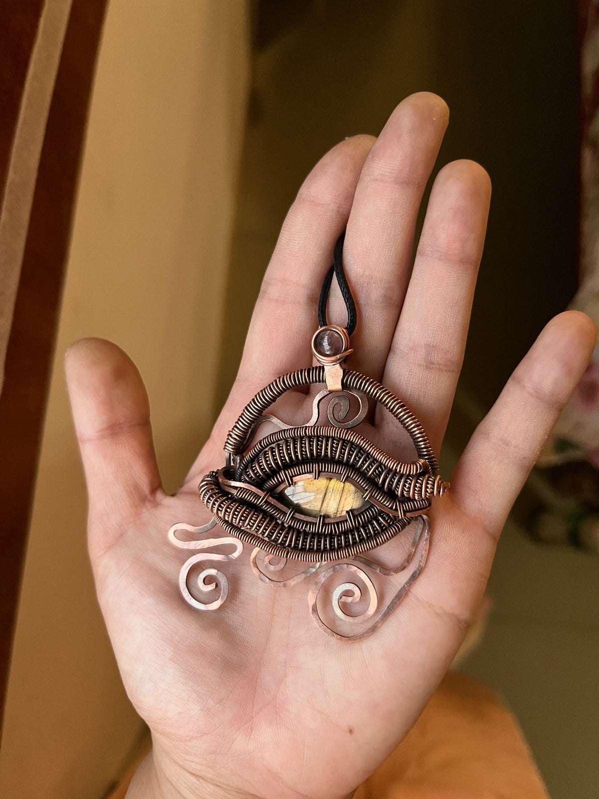 Ciondolo ad Occhio in Labradorite e Filo di Rame Artigianale