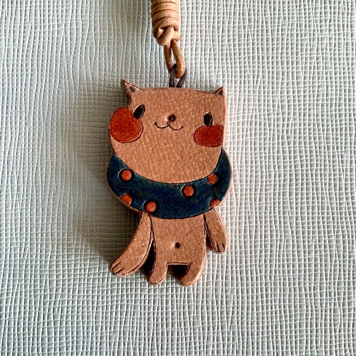 Pingente de Gato em Couro Artesanal para Chaveiro e Bolsa