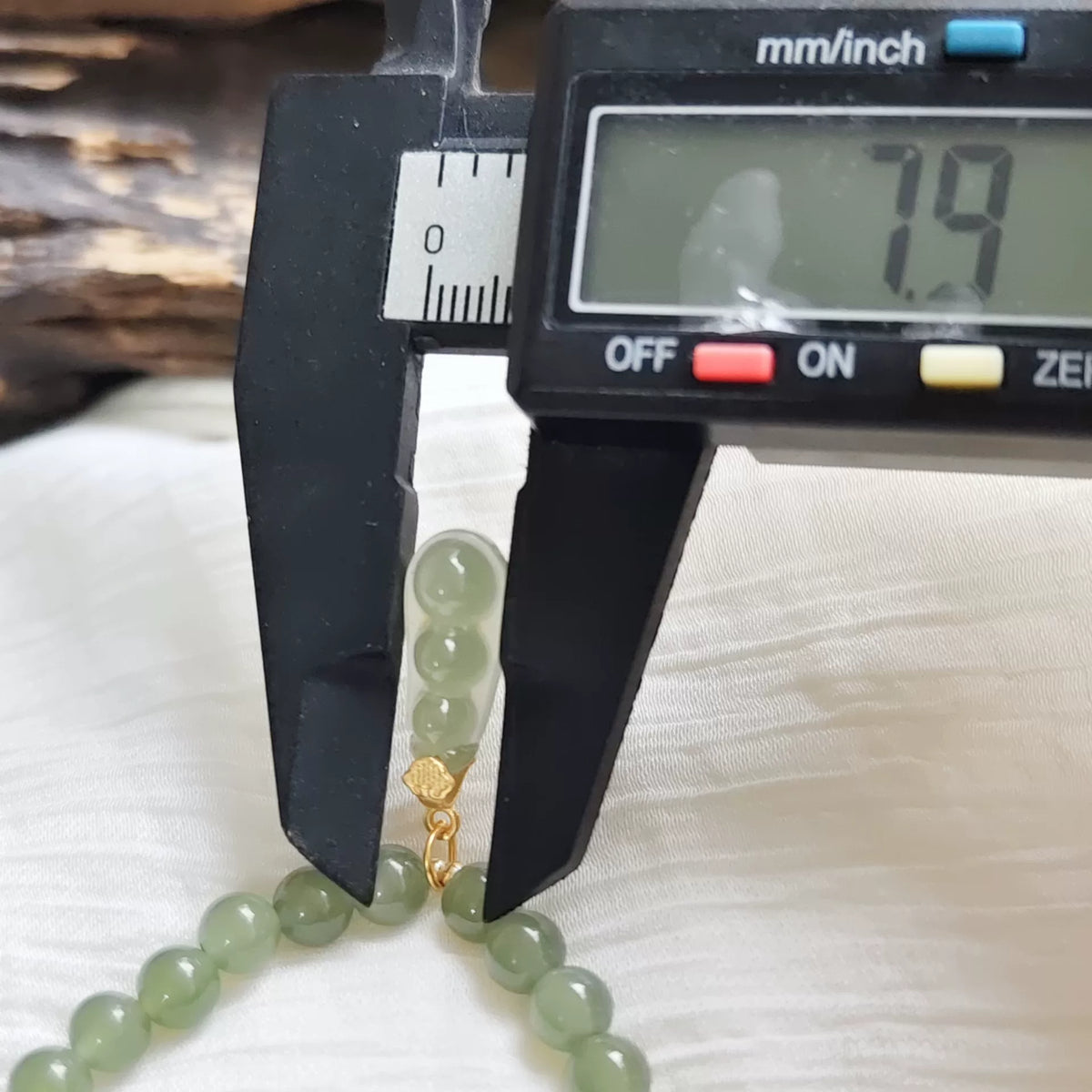Bracelet de perles jade vert clair avec pendentif amovible