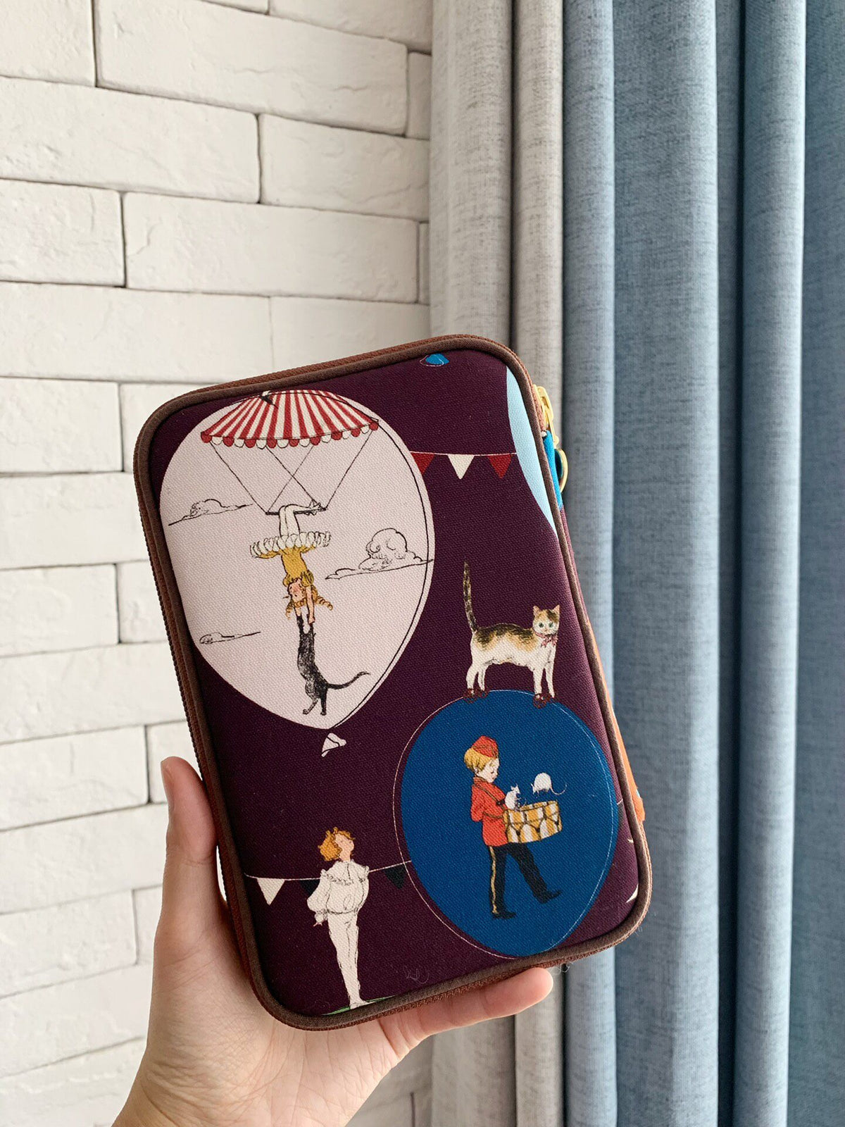 Circus Print Oxford Cloth Organizer Case