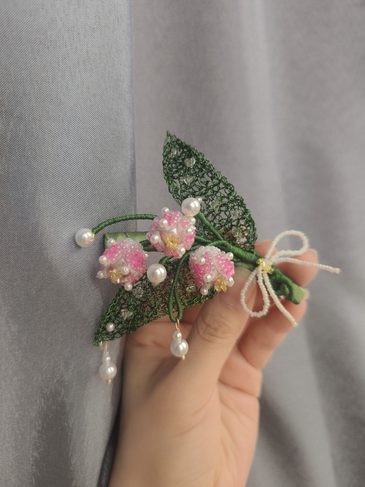 French Embroidery Bell Flower Side Clip