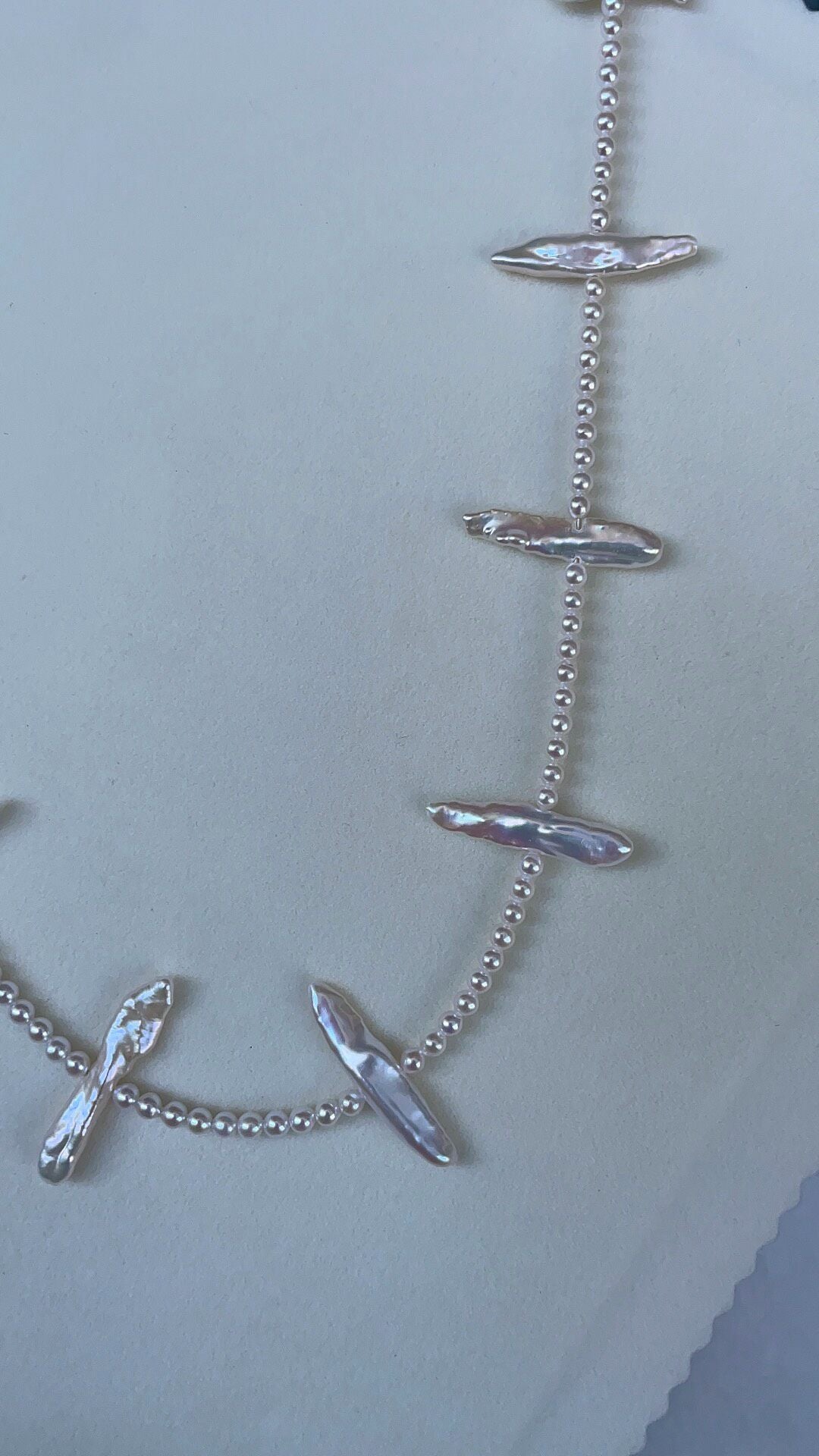 Collier en perles d'eau douce et baroques argent