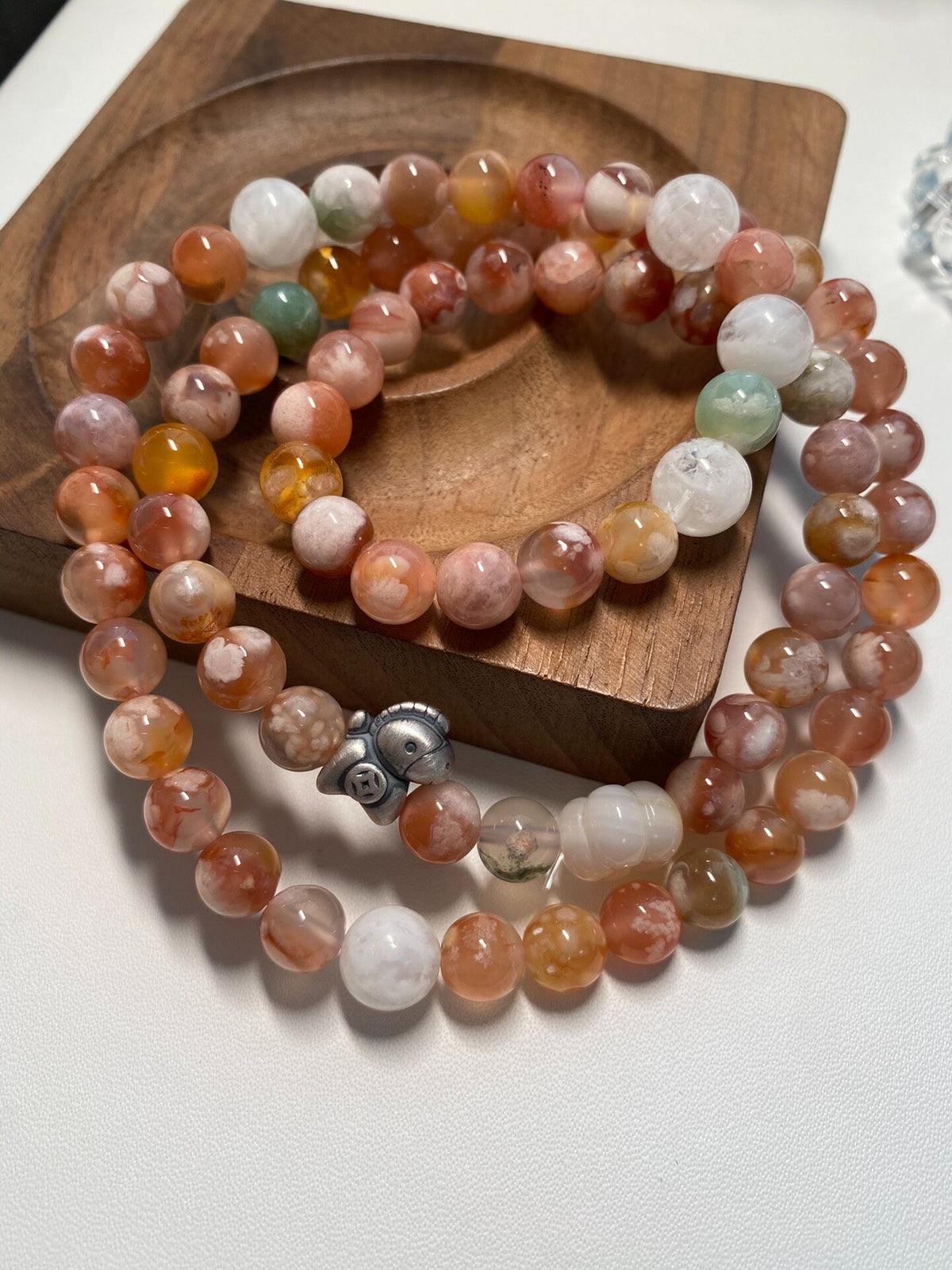Bracelet trois rangs en agate fleur de cerisier 7.5mm