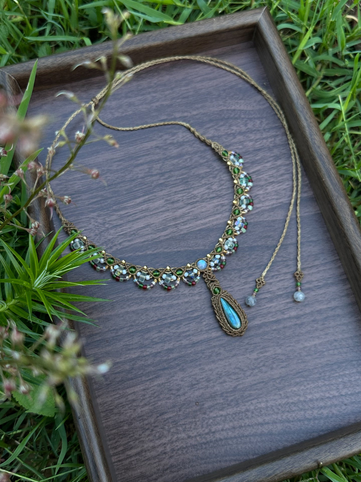 Colar de Macramê de Labradorite Feito à Mão