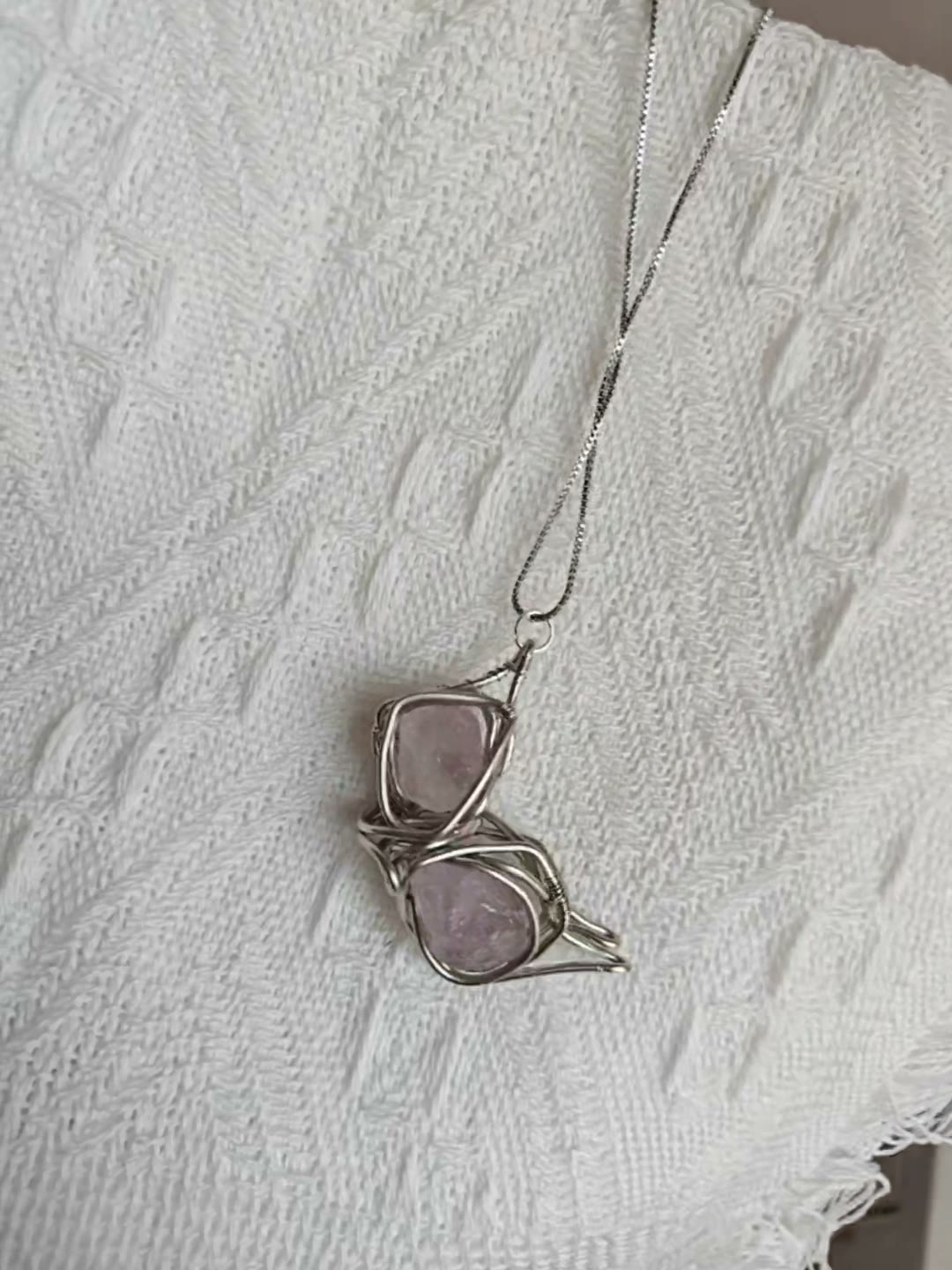 Amethyst-Schmetterlingsflügel-Halskette in Drahtoptik