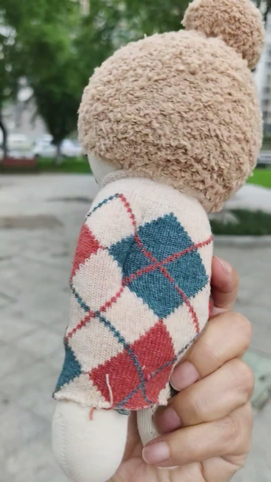 Pupazzo di calzino artigianale con motivo argyle