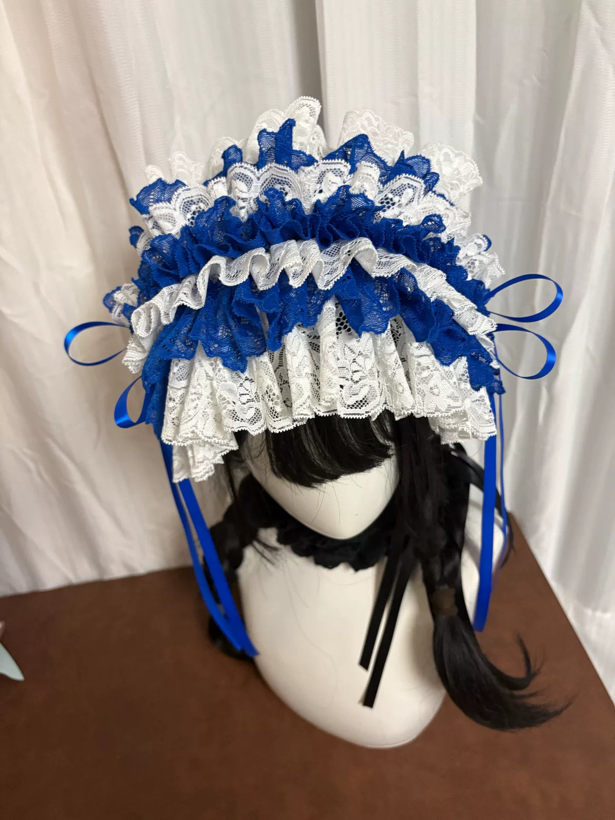 Cofia Lolita de encaje blanco y azul real hecha a mano