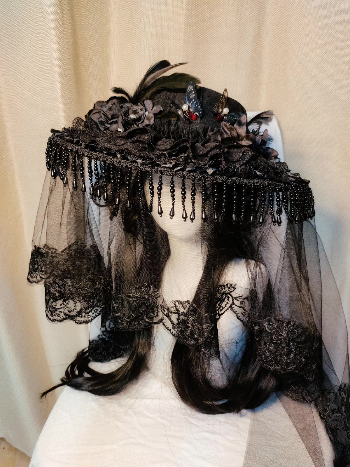 Fascinador de Chapéu Preto com Contas Gótico Lolita