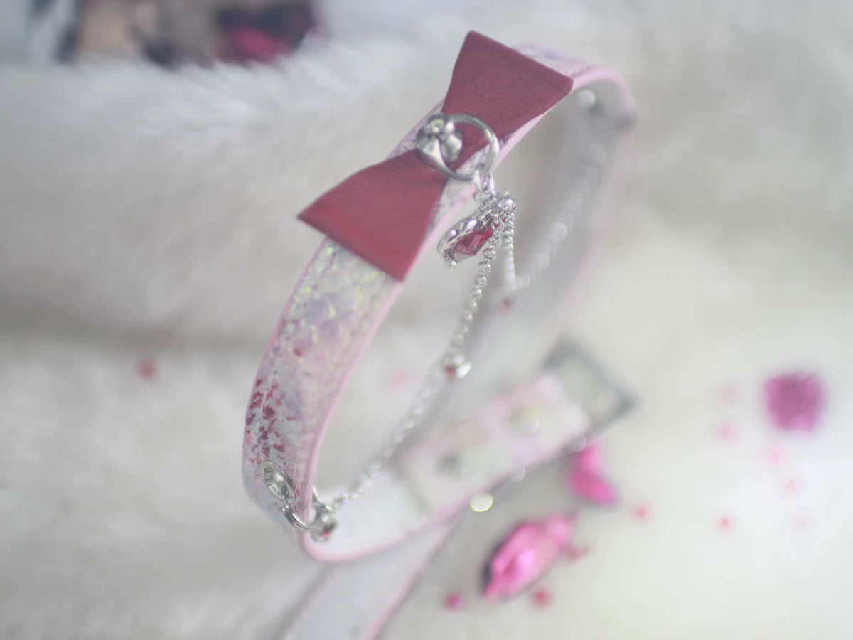 Handgakte Lolita Choker Parelroze Leer