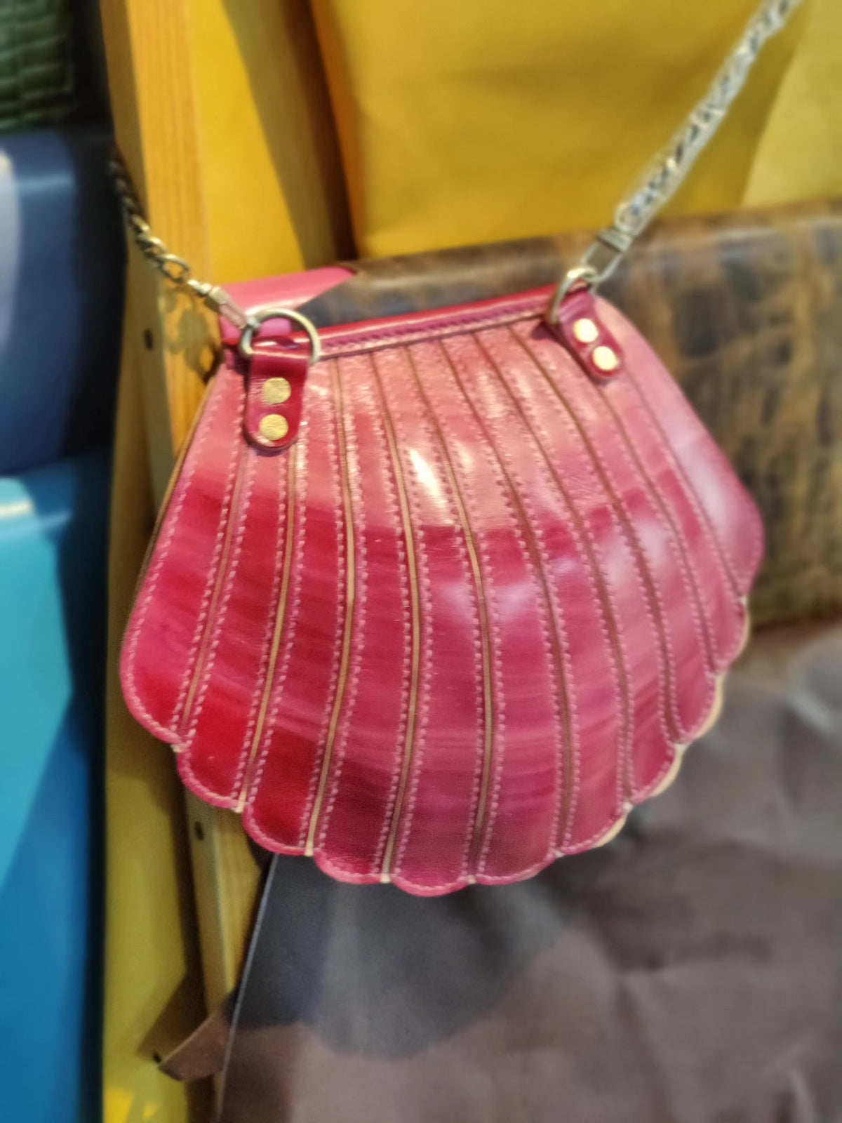 ハンドメイド ピンク レザー シェル ハンドバッグ チェーンストラップ付き