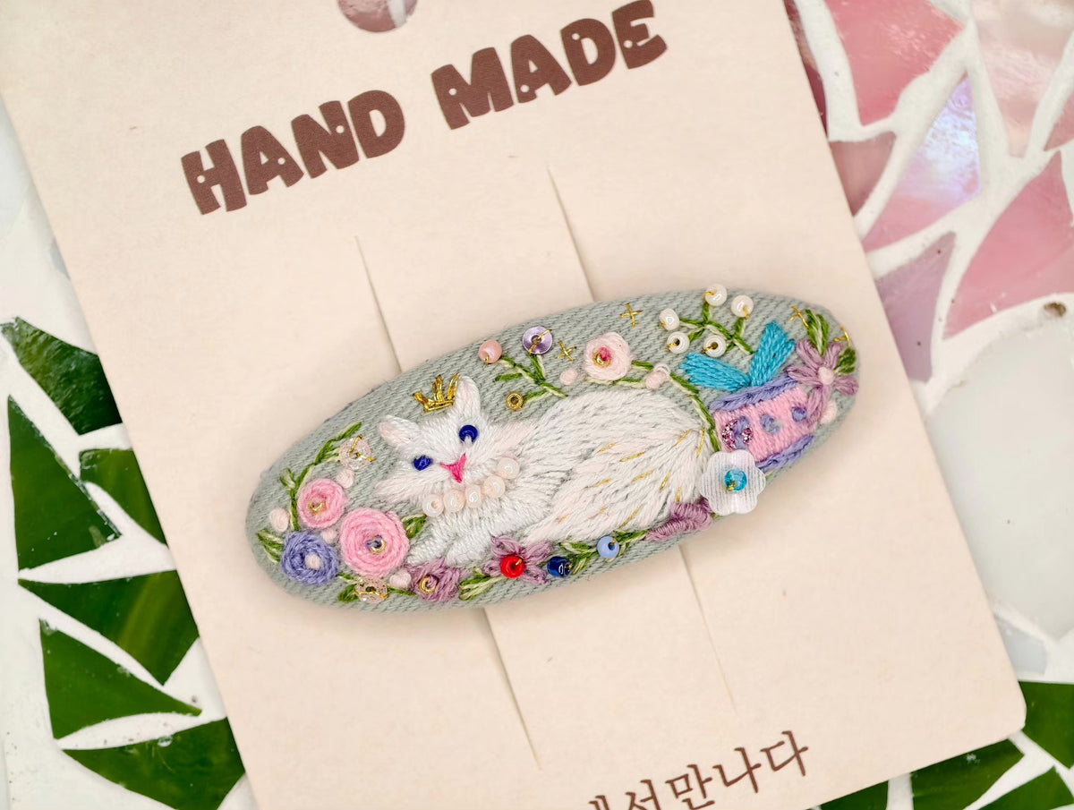 Pinza para el pelo de gato bordada a mano, 6,5 cm