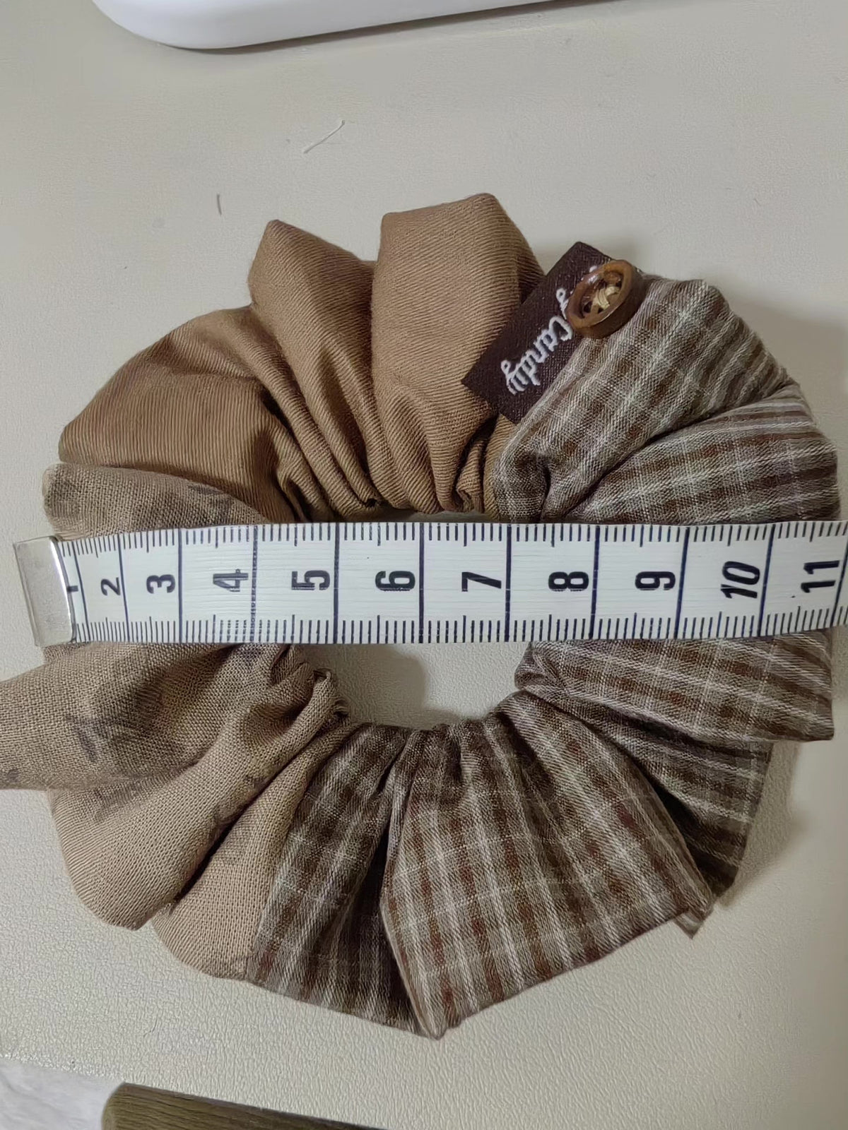 Coletero Patchwork Cuadro Marrón con Botón de Madera