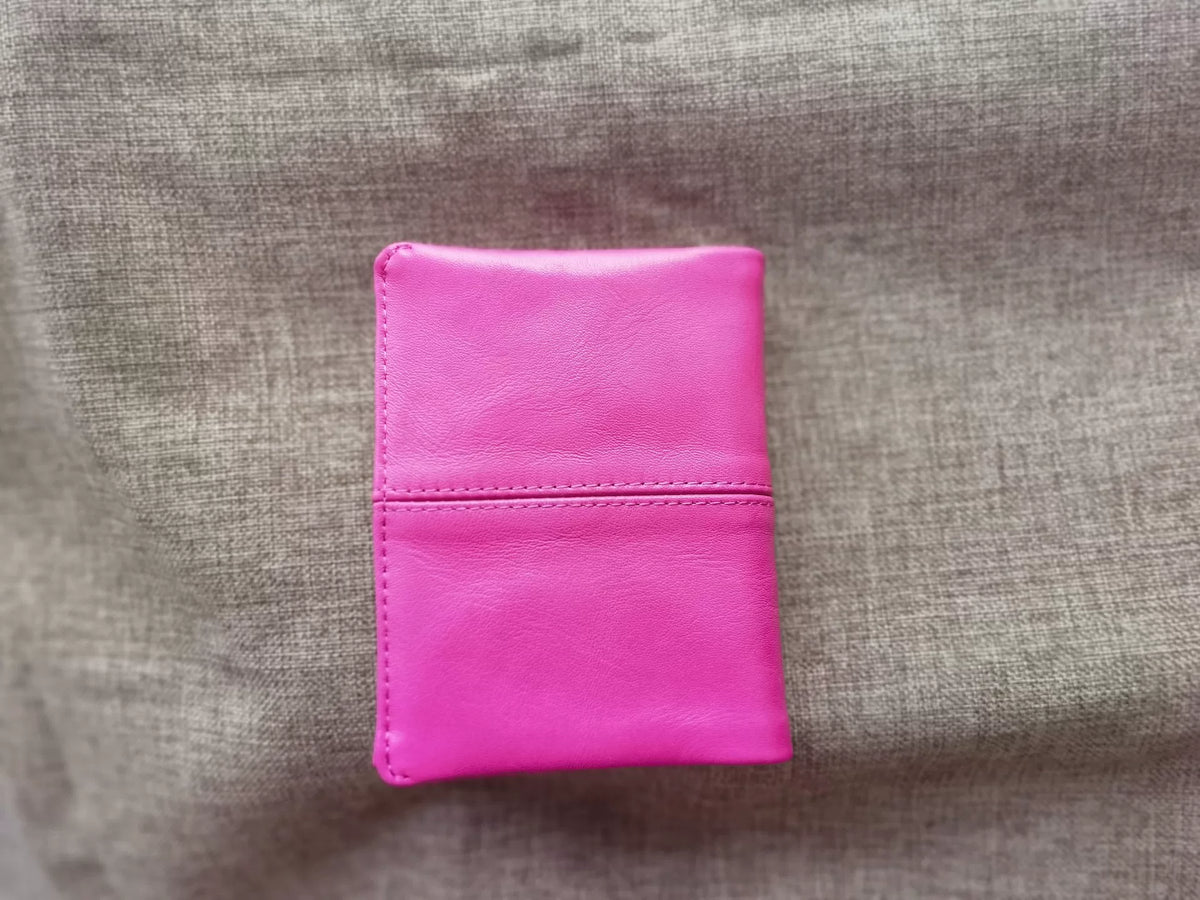 Copertina per quaderno ad anelli A7 in pelle di pecora rosa