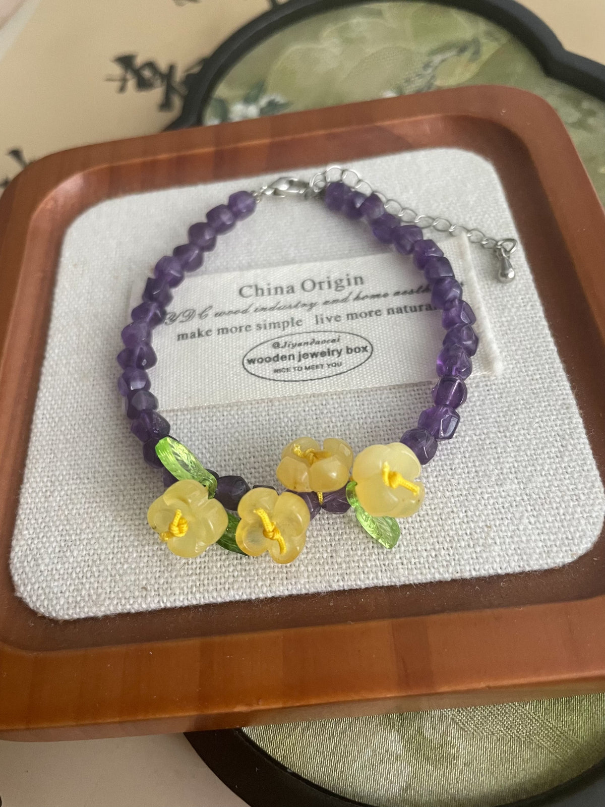 Armband med naturlig ametist och bärnstensvax
