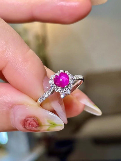 18K Gold Ring with 0.82ct Heart Cabochon Ruby and Cat's Eye Effect