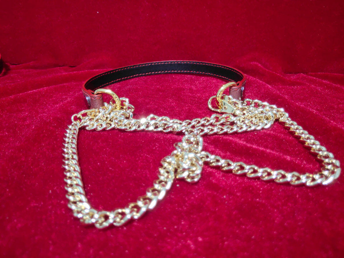 Collar de piel rojo vino con cadena dorada