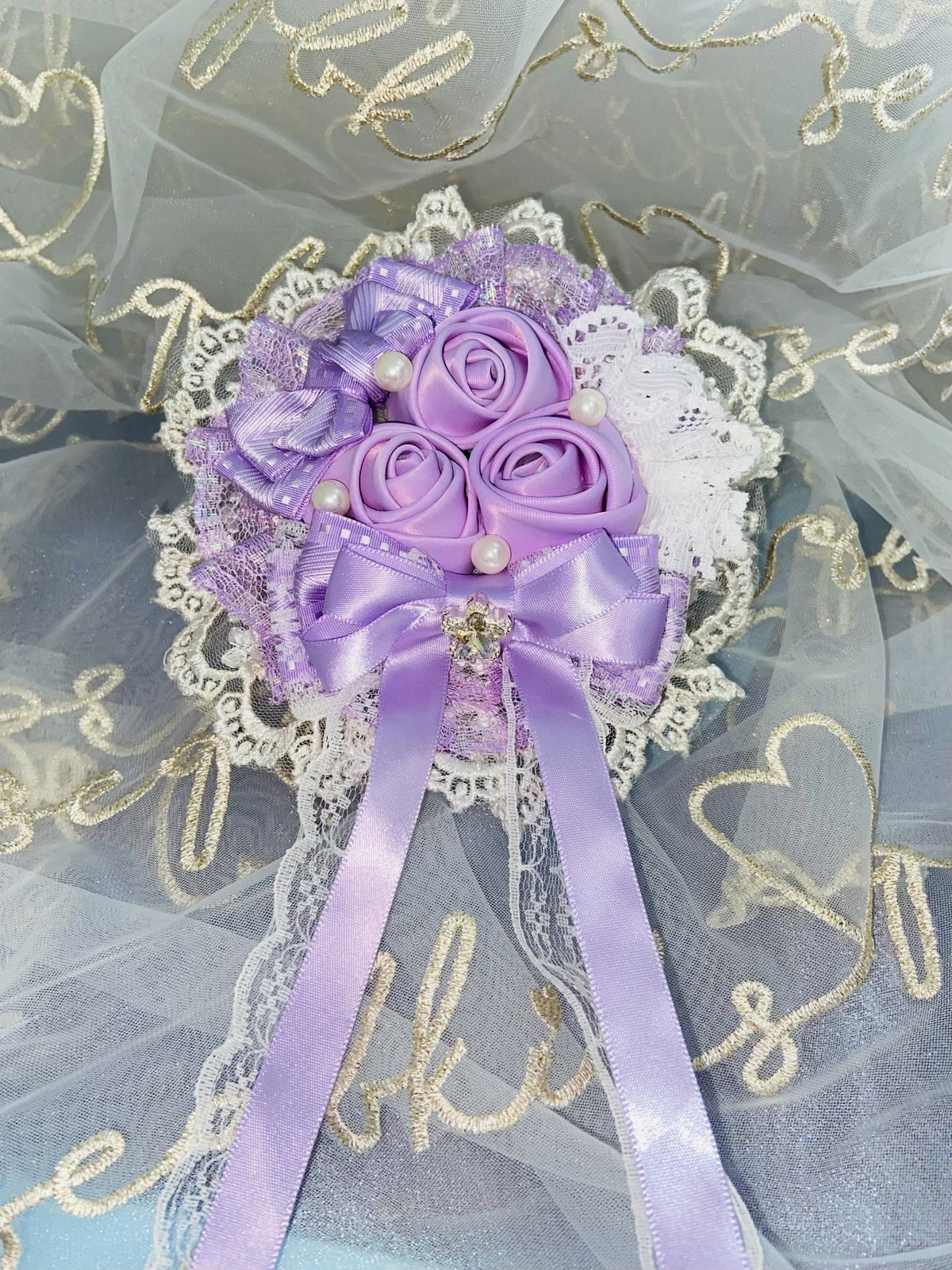 Mola de Cabelo em Renda com Rosas de Cetim Roxas