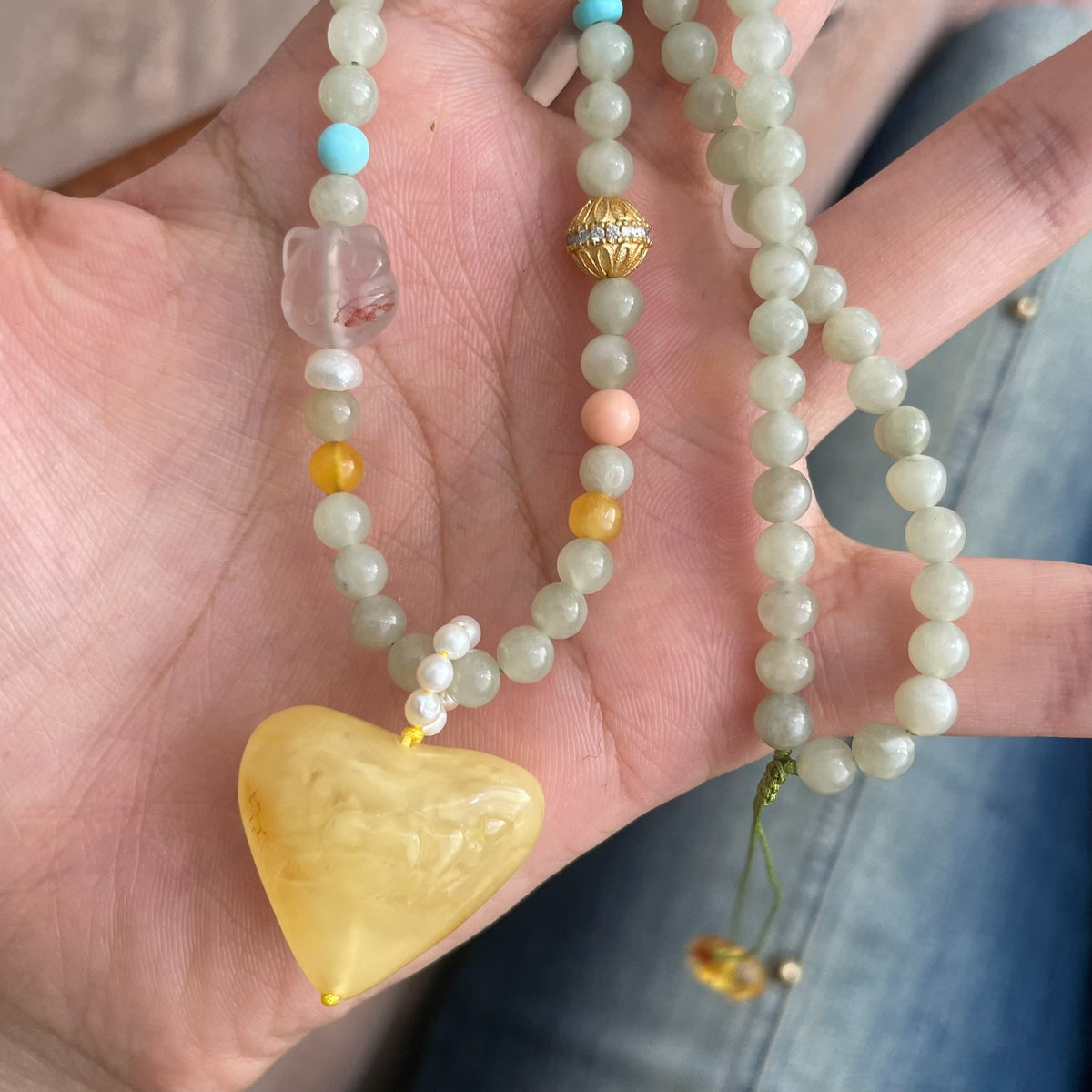 Collana con Cuore in Ambra Miele e Giada Hetian