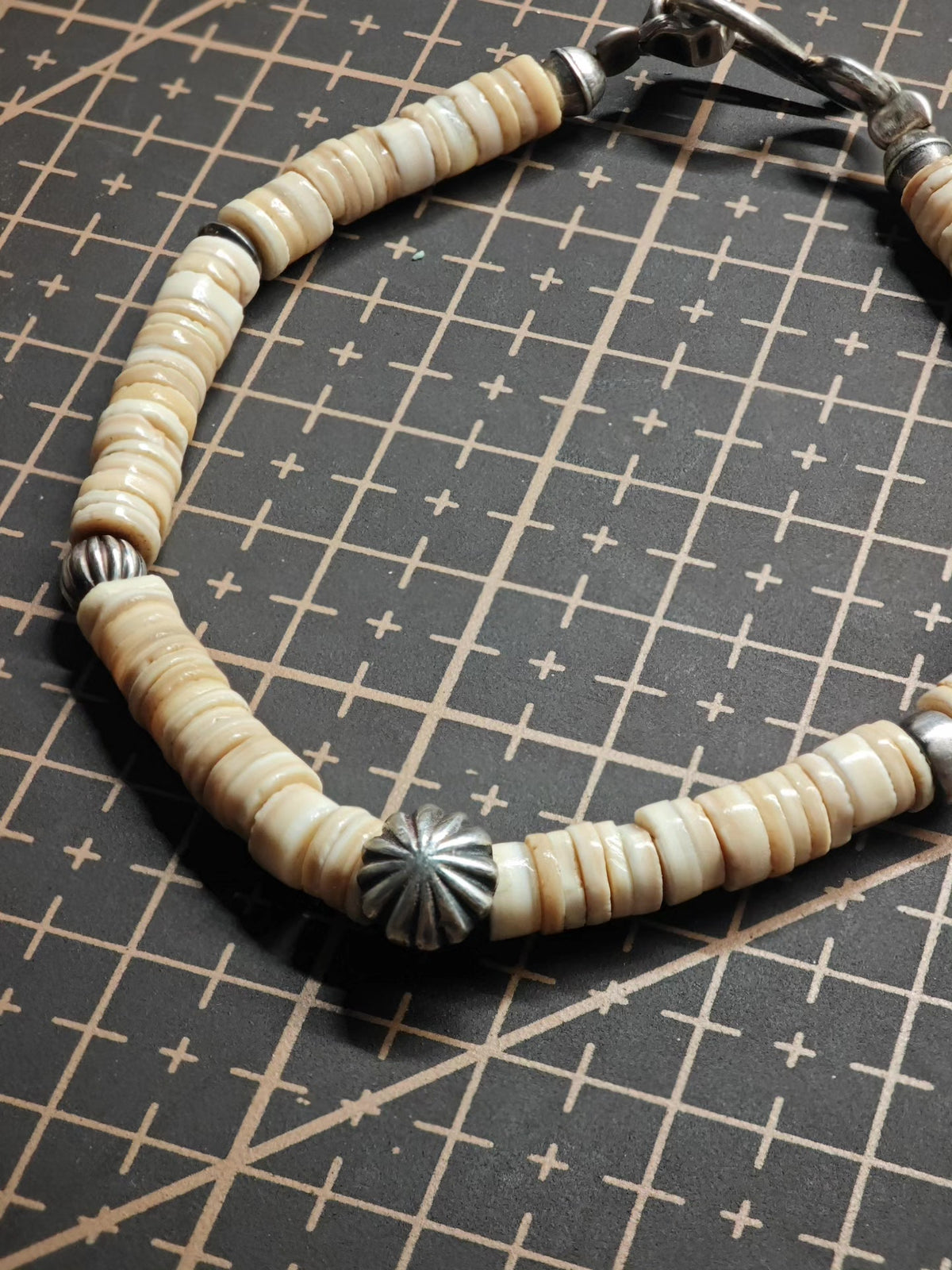 Handmade 925 Silver Navajo Shell Bead Bracelet