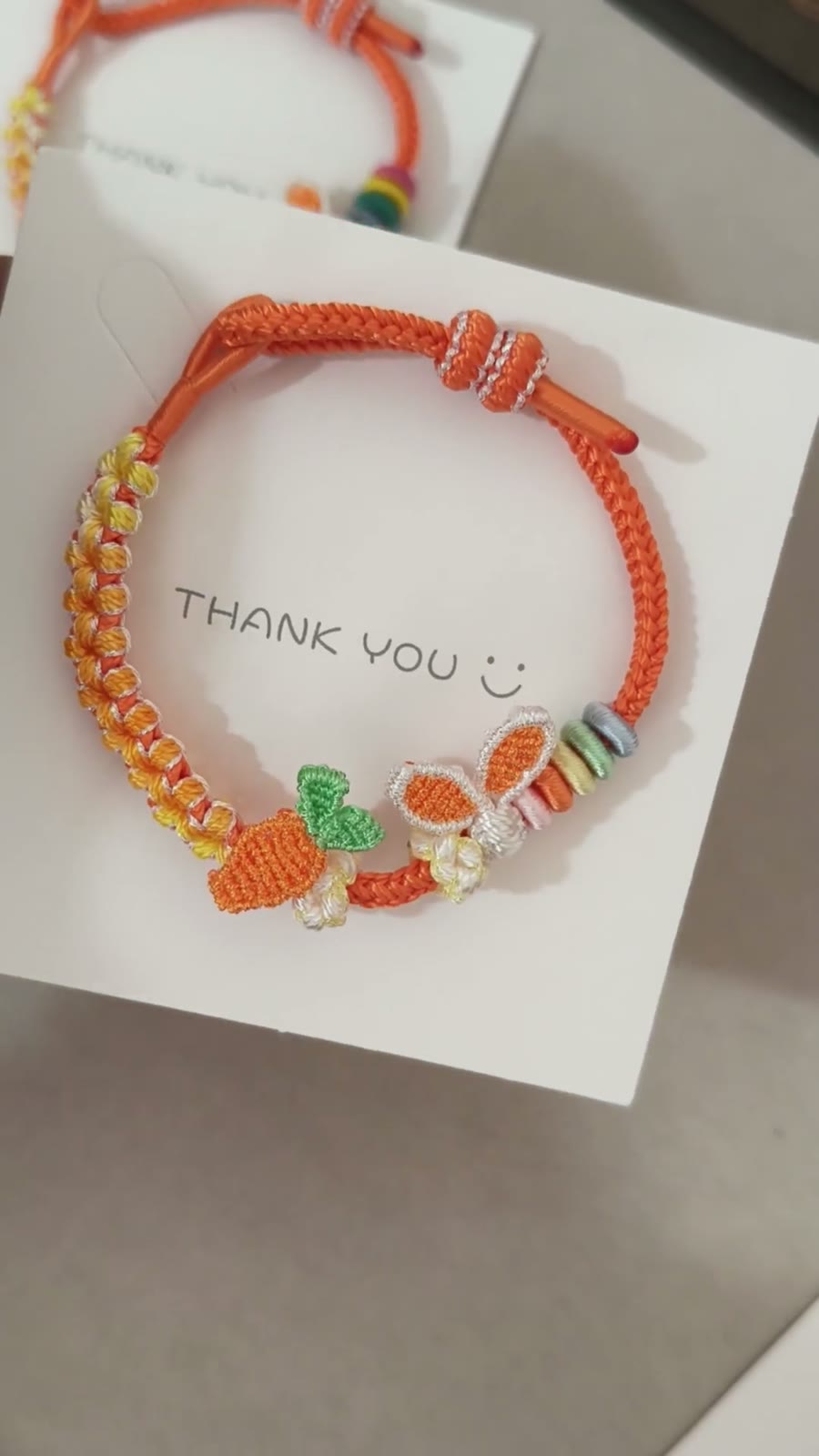 Bracelet artisanal tressé lapin et carotte dégradé orange