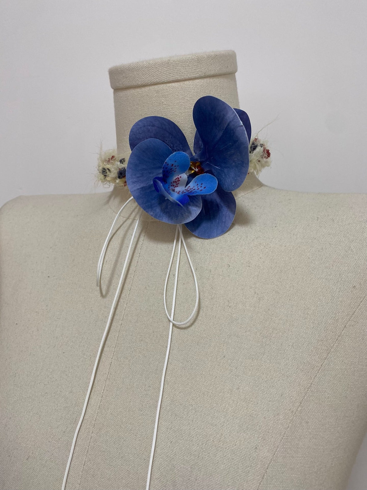 Blauwe Orchidee Handgakte Gehaakte Choker