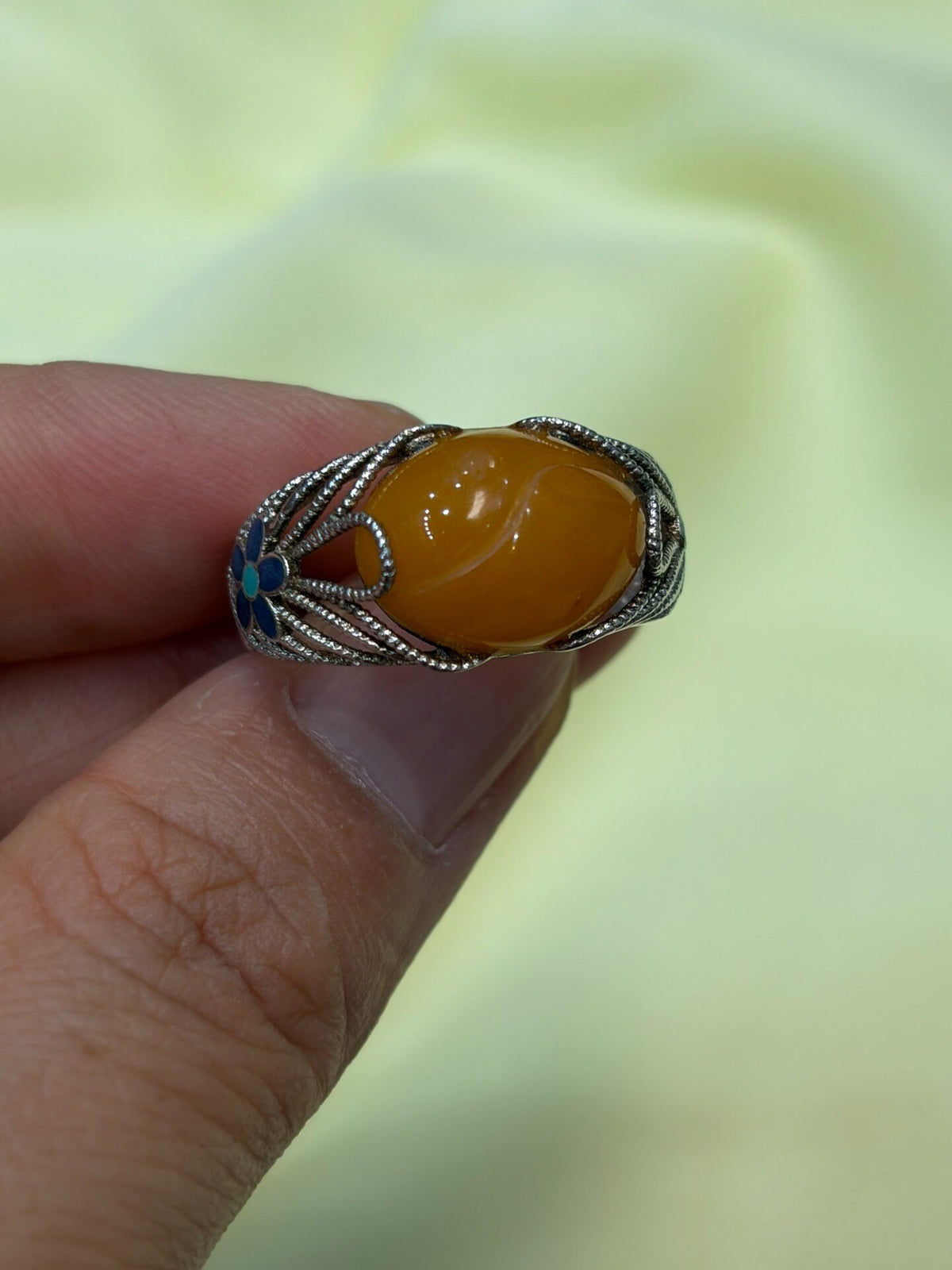 Anillo de ámbar en plata de ley