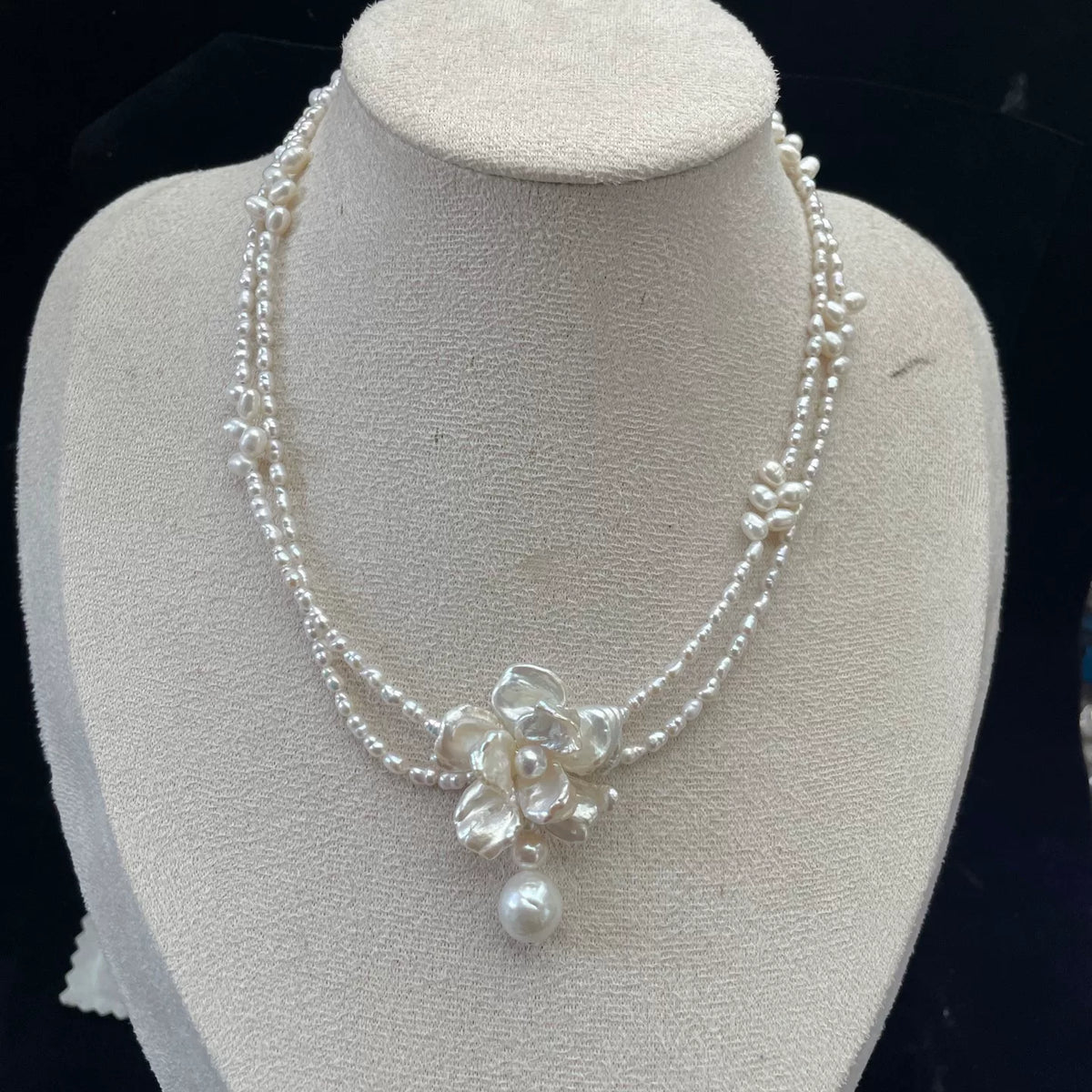 Collier double rang perles fleur
