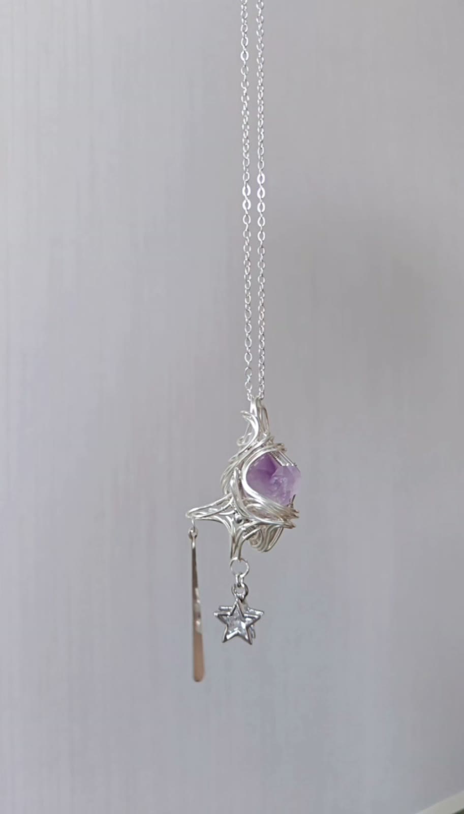Collier pendentif améthyste artisanal torsadé de fil