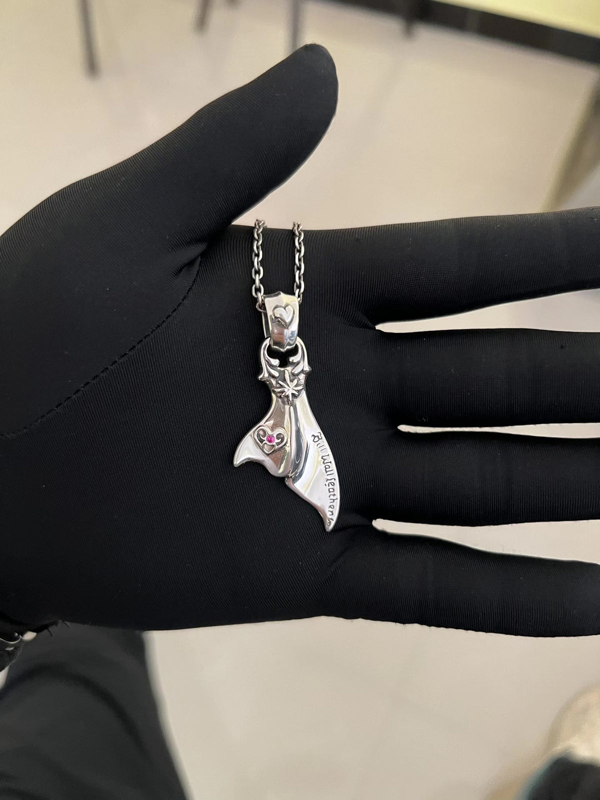 Colgante de cola de ballena en plata 925