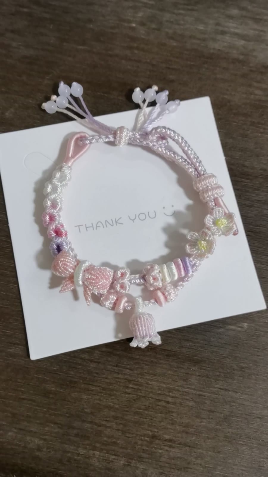 Pulseira Entrançada à Mão com Gradiente Rosa e Branco