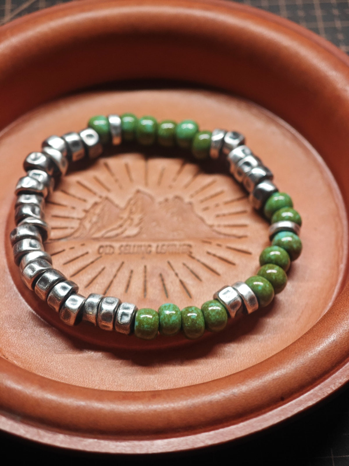 Armband i 925 silver med turkosgröna glaspärlor