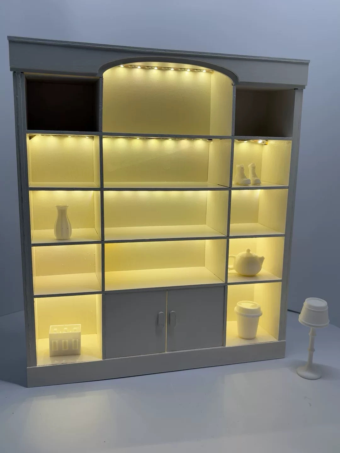 Meuble d'exposition miniature LED pour salon de maison de poupée
