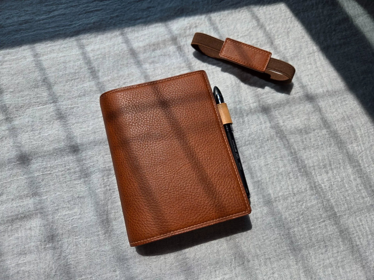 Copertina per agenda ad anelli A6 in pelle Mbox cognac