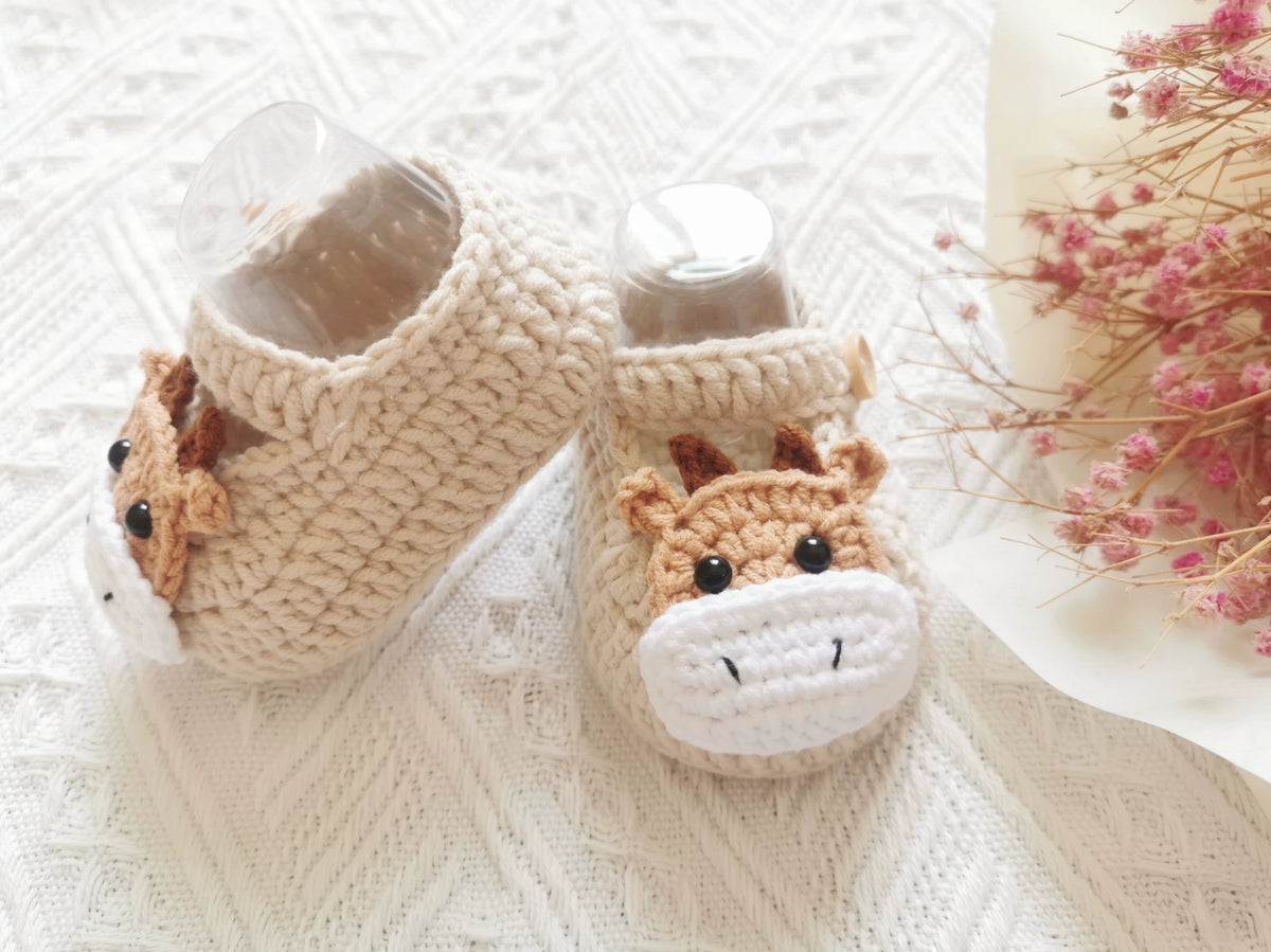 Botines de bebé a crochet con motivo de jirafa