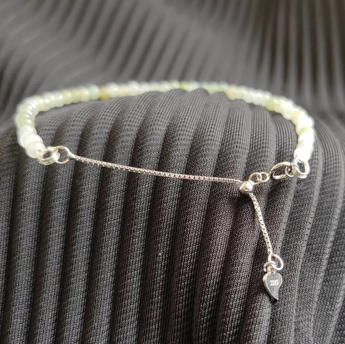 Bracelet en perles de jadeite avec chaîne d'extension en argent